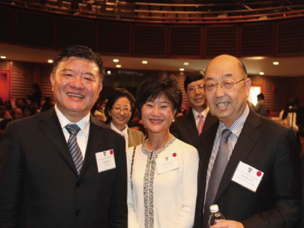 與中國前衛(wèi)生部部長陳竺參加會議